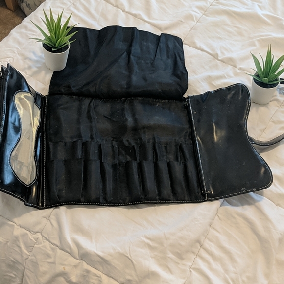 Mac makeup brush case - Picture 2 of 3